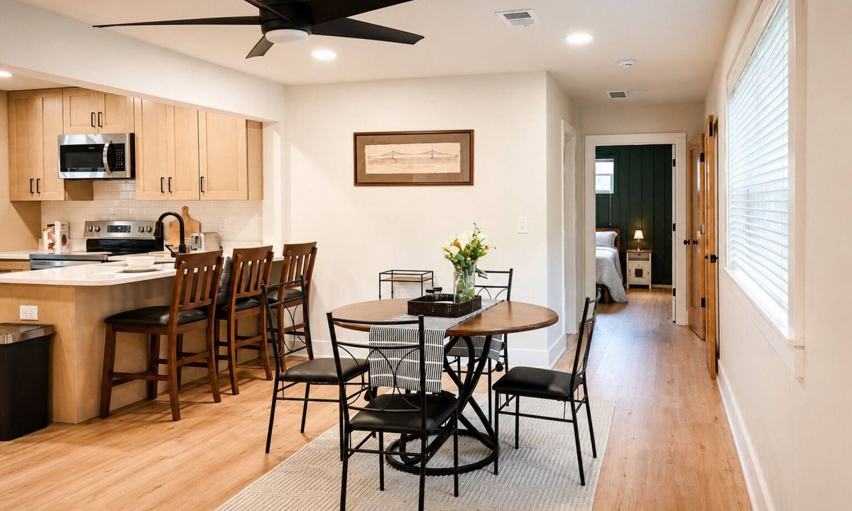 Forest Park House | Minutes to Atlanta Airport/Downtown, Yard, Fire Pit, Sleeps 10