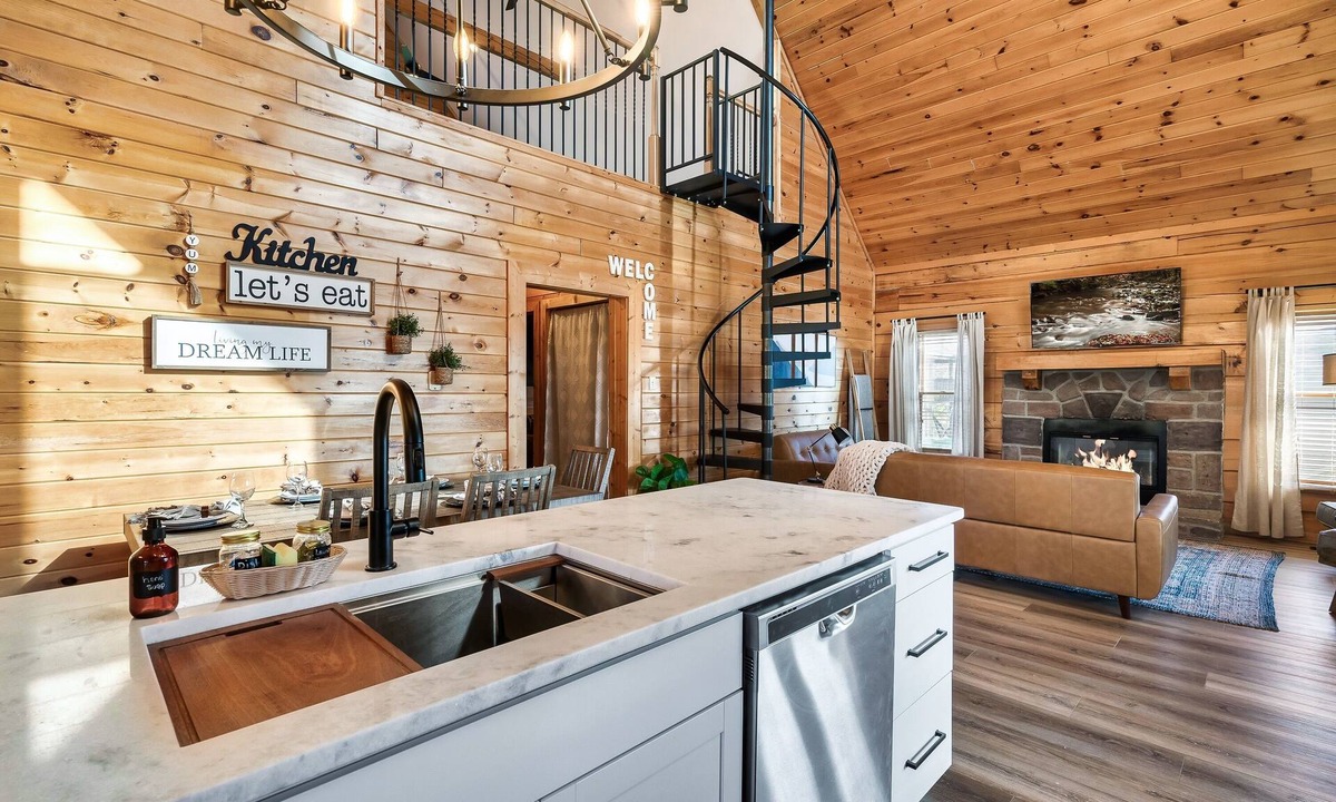 Sevierville Cabin | Modern and Cozy - Hot Tub - Newly Renovated!