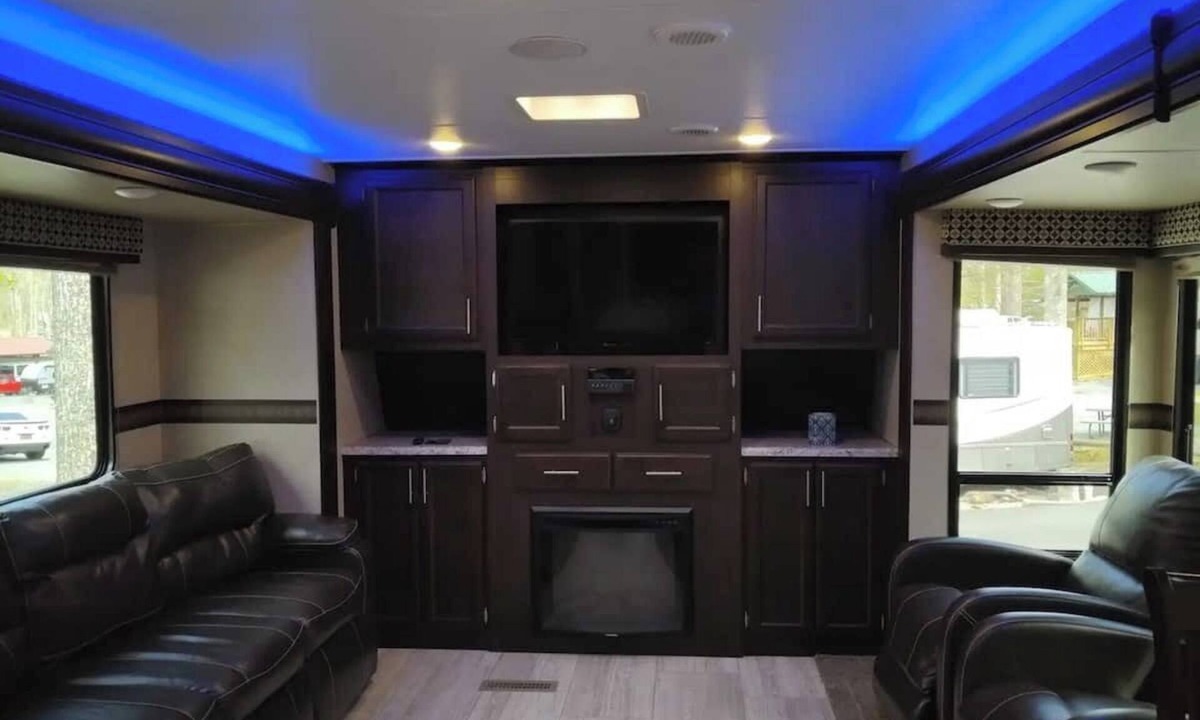 Gatlinburg House | Modern Camper in the Smokies