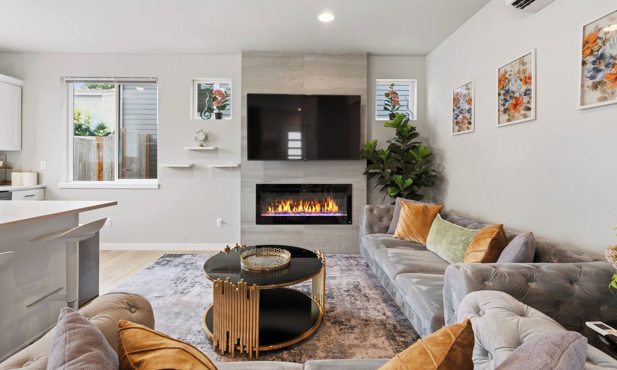 Paine Field-Lake Stickney House | Modern Home w Patio Garage Gym Family Friendly