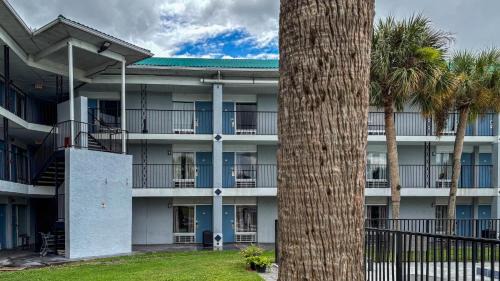 Altamonte Springs Hotel | Motel 6 Altamonte Springs FL