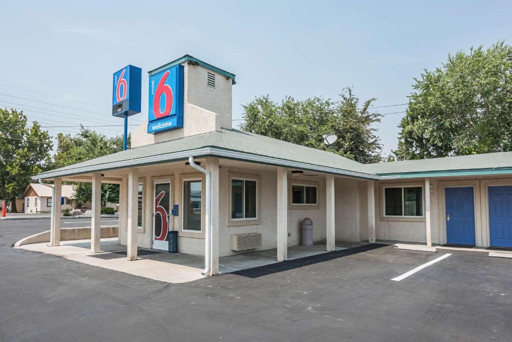 Fallon Hotel | Motel 6-Fallon, NV