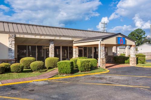 Warner Robins Hotel | Motel 6-Warner Robins, GA