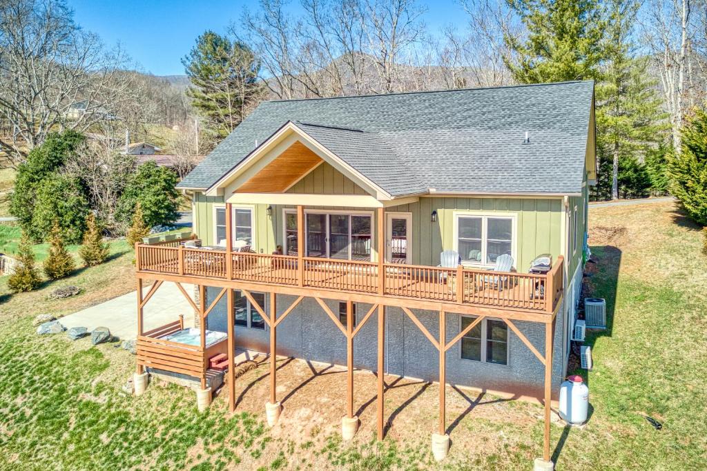 Waynesville House | Mountain Valley Splendor