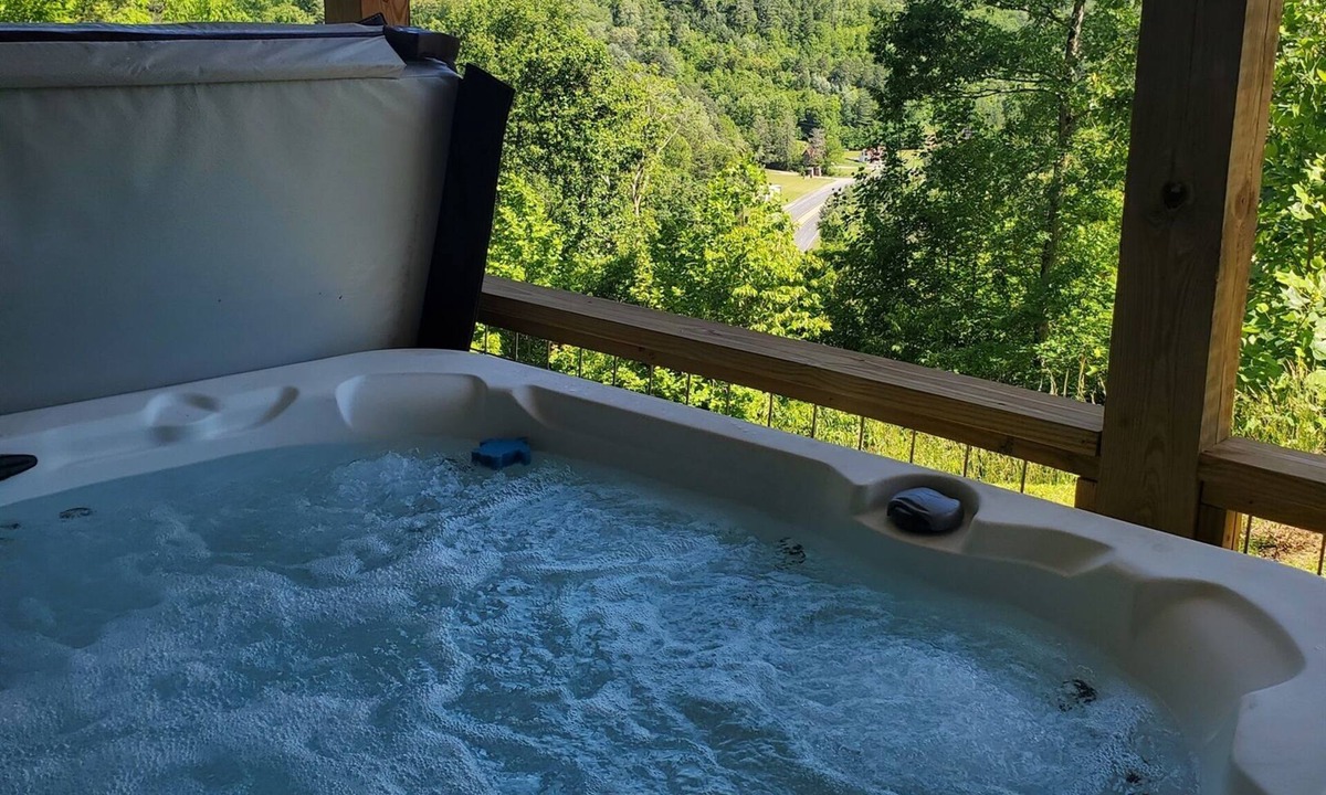 Whittier Cabin | Mountain Views 2 King Suites Hot Tub Dog Friendly