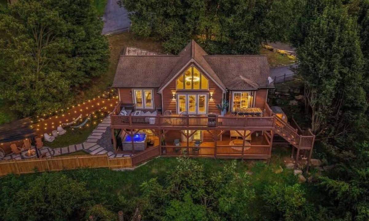 Waynesville Cabin | Mtn Views, HotTub, Sauna, Outdoor Theater, FirePit