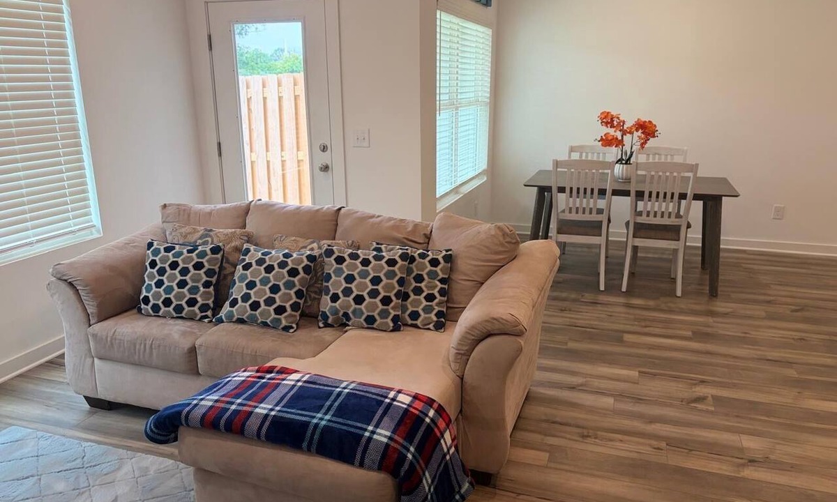 Morrow House | Near ATL Airport, Clayton State, & Southlake Mall