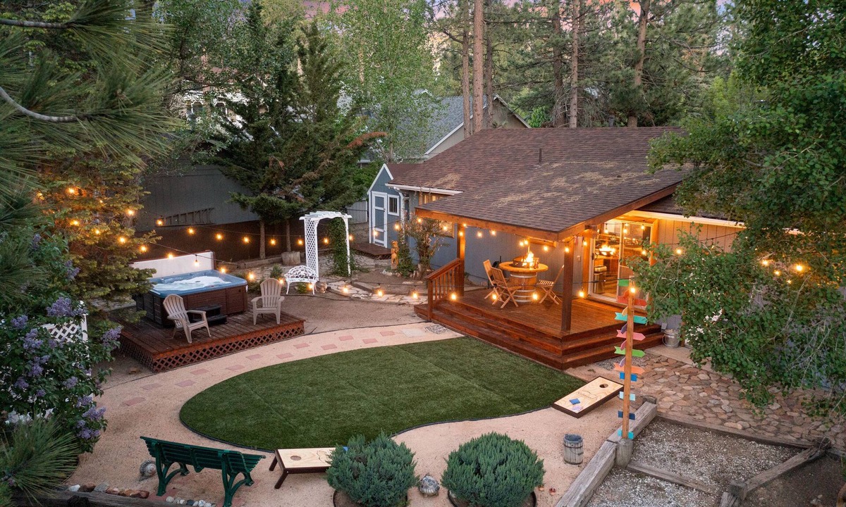 Fox Farm Cabin | Near Lake & Village - Gorgeous! Fenced Spa EV Fire pit Ping Pong