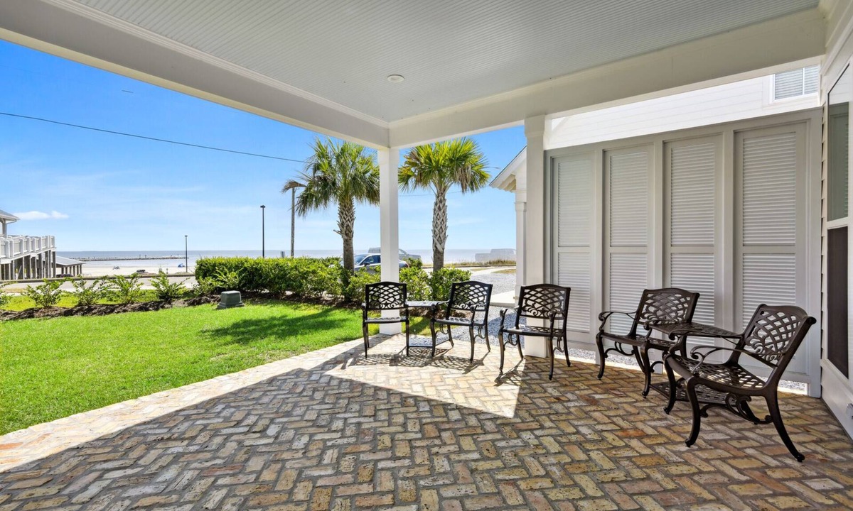 Old Town House | New 3 Bedroom Beachfront Rental in downtown Bay St Louis