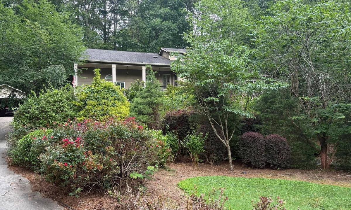 Marietta House | NEW 5BR 10-12 guests Fenced Yard, BBQ, Fire Pit