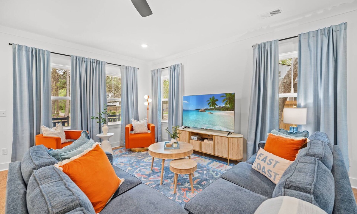 Charleston House | New Build | Close to DT & Beaches | 4 BR 10 Guests