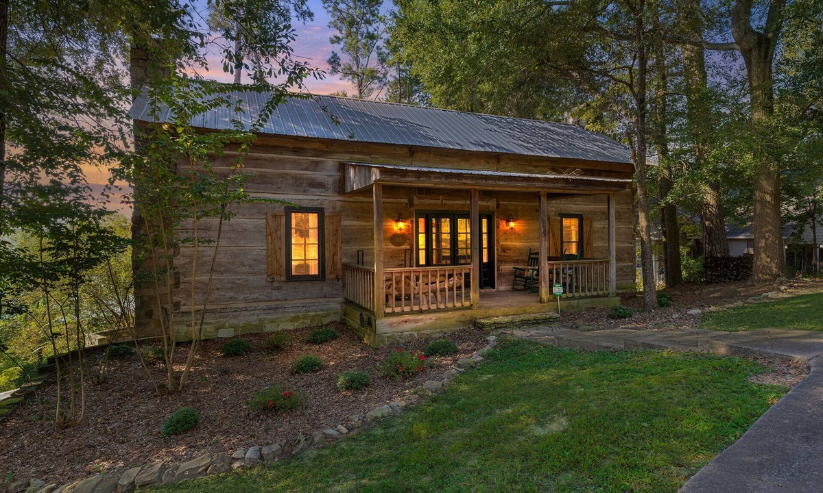Guntersville Cabin | NEW! Cabin Unbound - Historic Lakefront Comfort