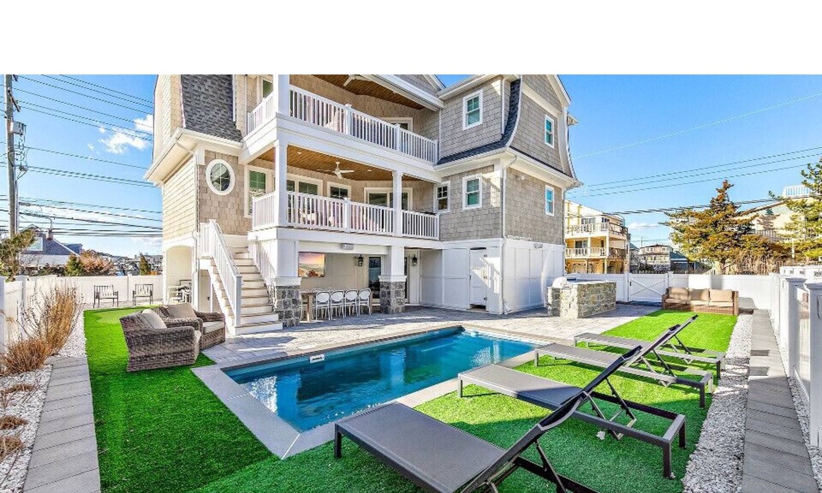 Harvey Cedars House | New Construction, 5 bedrooms with a pool