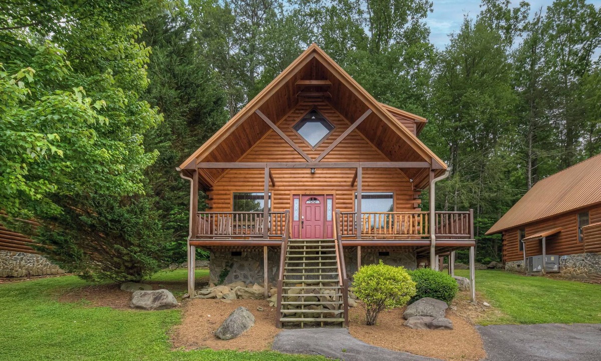 White Oak Lodge Cabin | New Listing! 2 Bedroom cabin w/game room, hot tub, mountain view, pool & gym