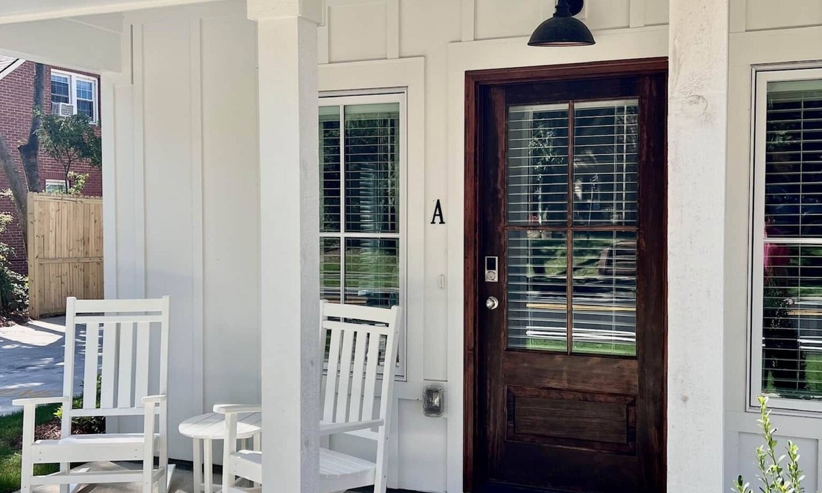 Auburn House | New Luxury 1BR Cottage in Downtown Auburn! (Cottage A)