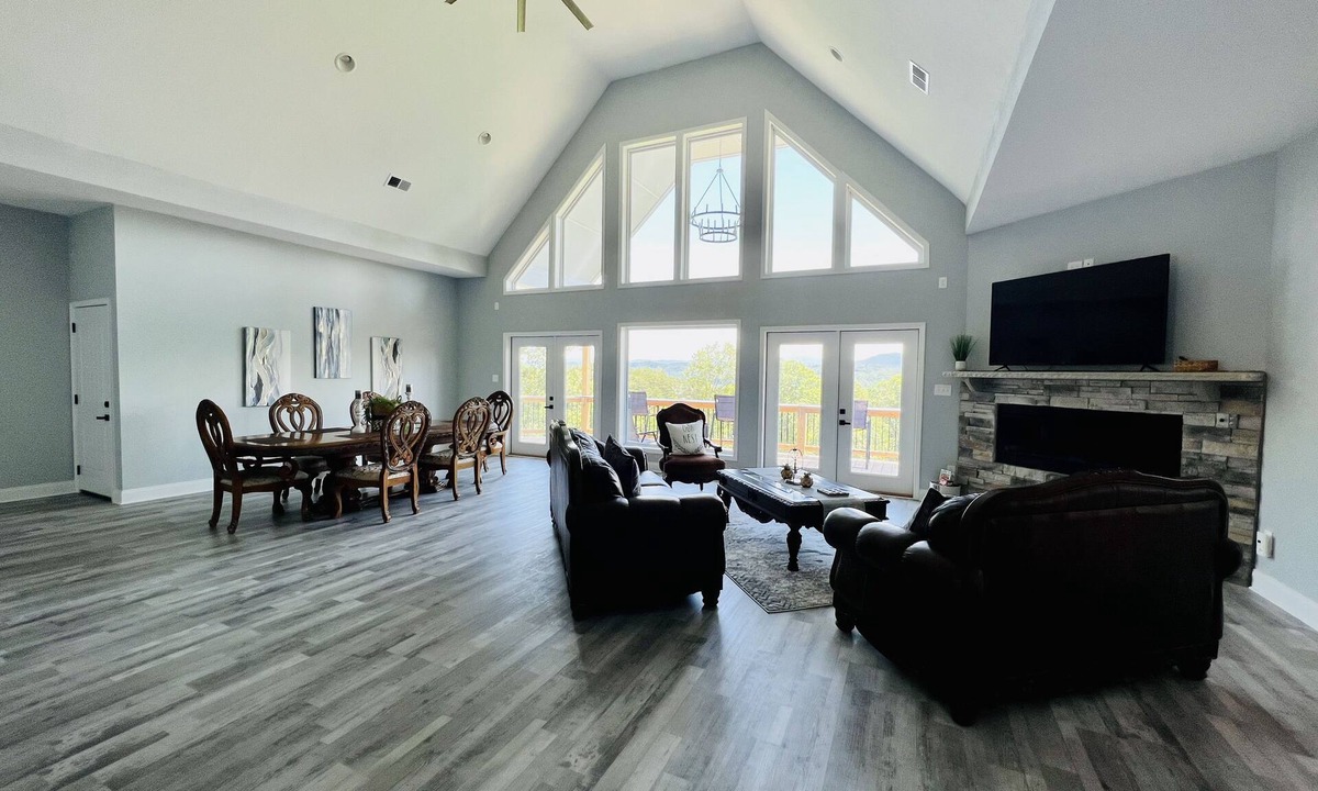 Dandridge House | New! Private 5BR 5,000 SqFt Lake House on 7 Acres