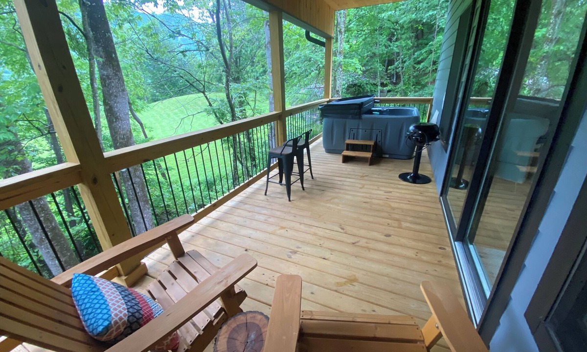 Waynesville Cabin | New stunning Maple Cabin in the NC mountains close to many attractions !