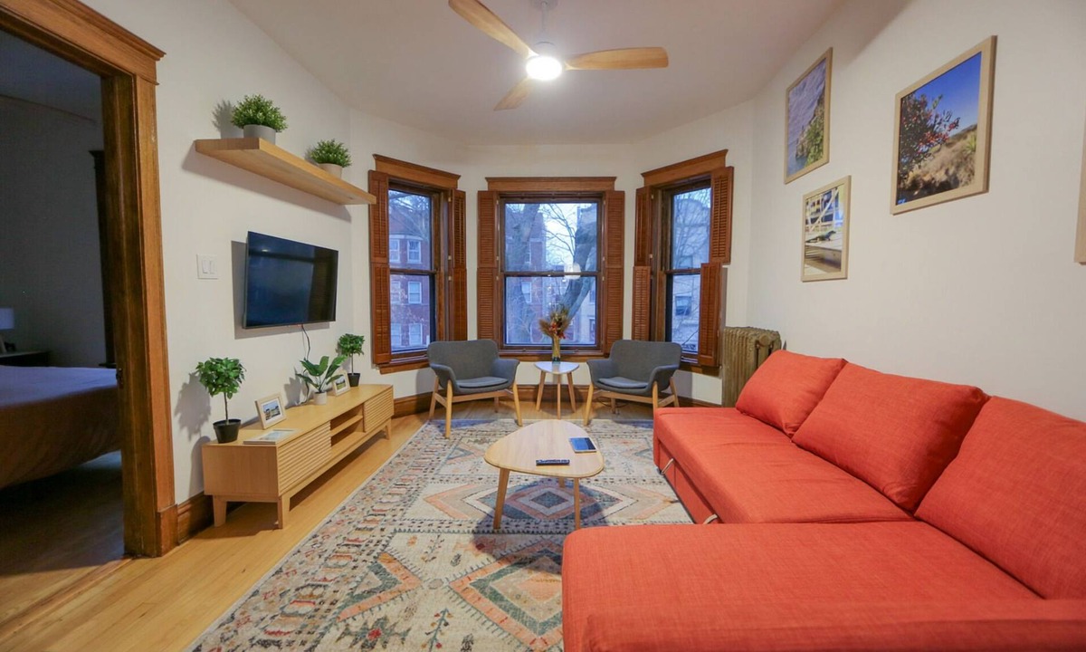 Rogers Park Apartment | Newgard Nest I Walk to Loyola, Beaches & CTA l Bright 2nd FL Apt w/Free Parking