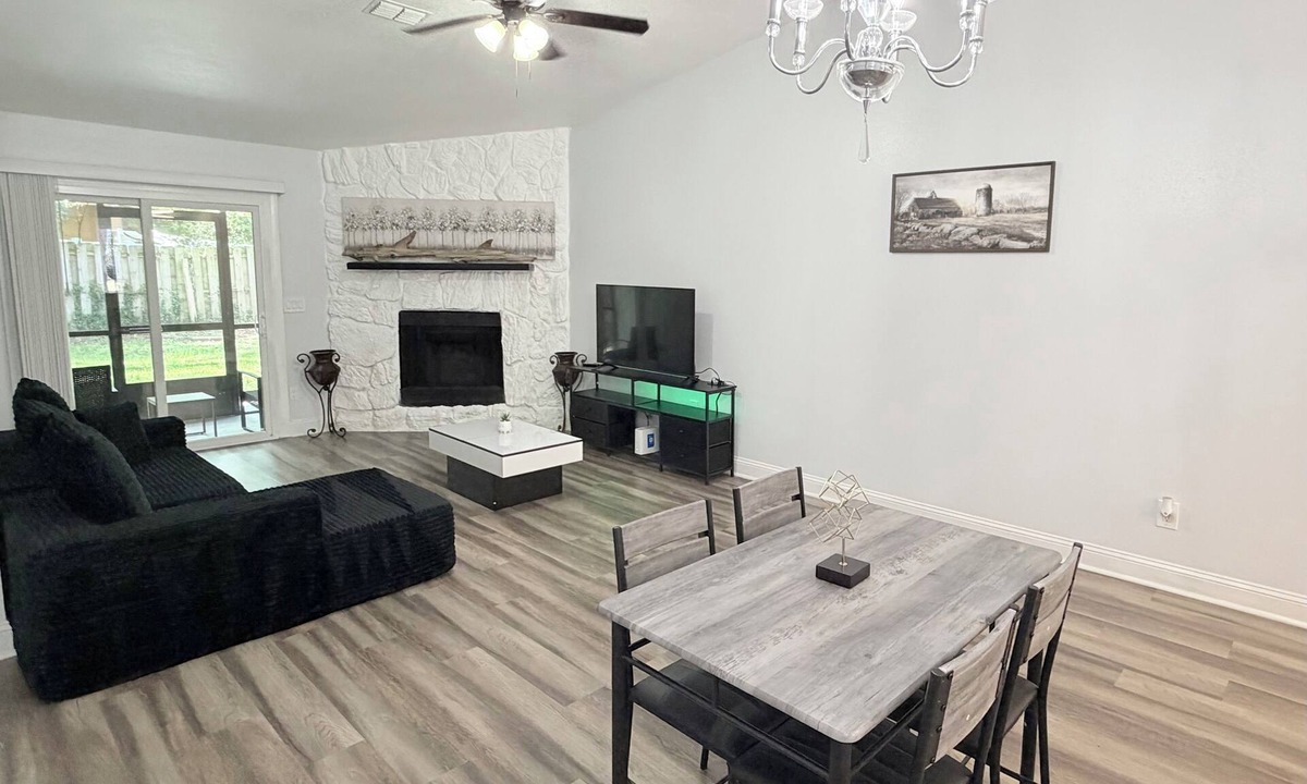 Arlington House | NEWLY REMODELED-SPACIOUS ROOMS-MAYPORT-BEACH-MAYO-CENTRAL