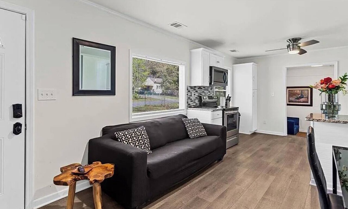 Church Street House | NEWLY RENOVATED 3bedroom house - Minutes from Downtown Atlanta with free parking