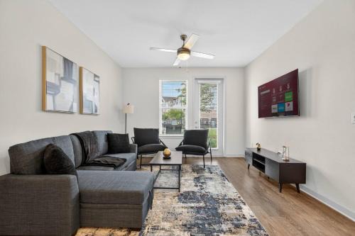 Arlington Apartment | Nice 2 BR Apt|King Bed|Pool |Gym|Clse 2 Beach/Mayo