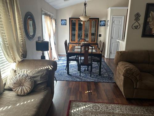 Winston - Salem House | Nice and Simple Country Home