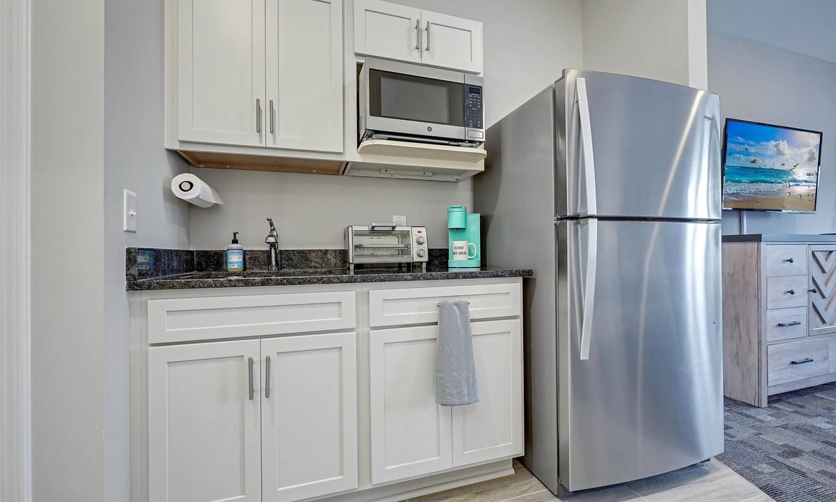 Southport Condo | No Cleaning Fee! Brand New Double Queen Studio Condo w/Waterfront Pool + Beach