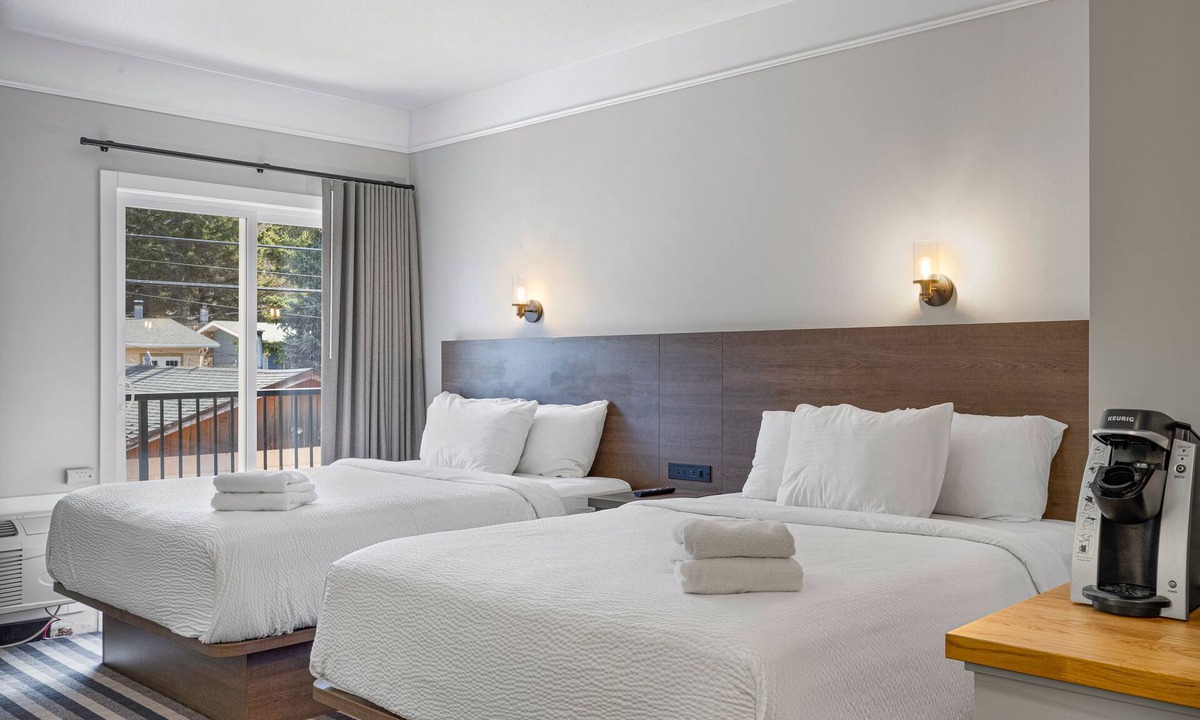 Canmore Hotel | Northwinds | Double Queen Dog Friendly