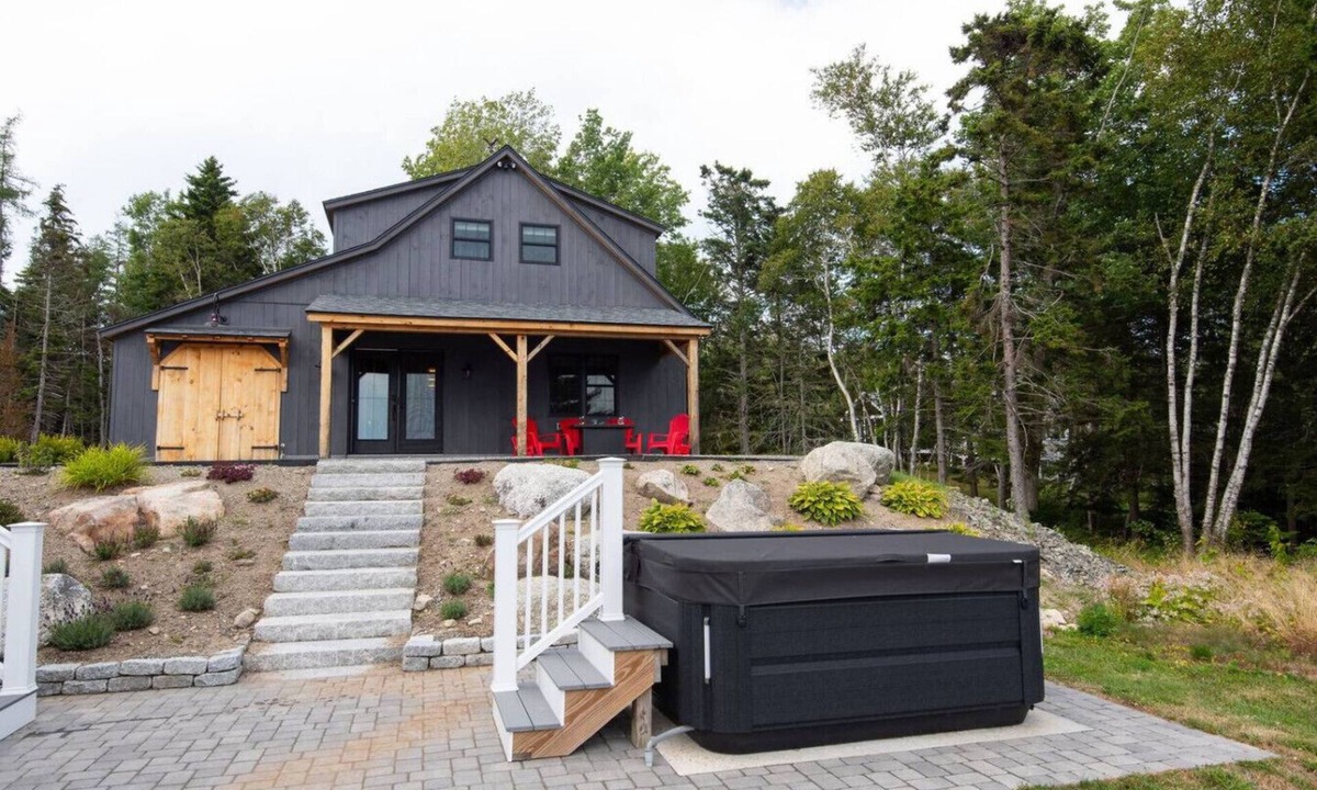 Steuben House | Ocean front Post and Beam Barn with HOT TUB