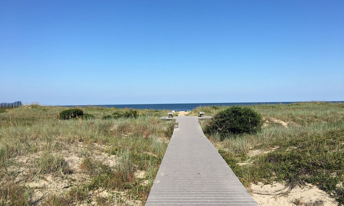 Northeast Virginia Beach House | Ocean Side Cottage 89th St VA Beach-last minute 20% discount week Aug 27–Sept 11