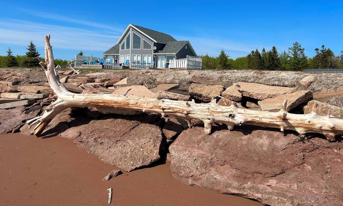 Miscouche Cottage | Oceanfront Chalet Style Cottage