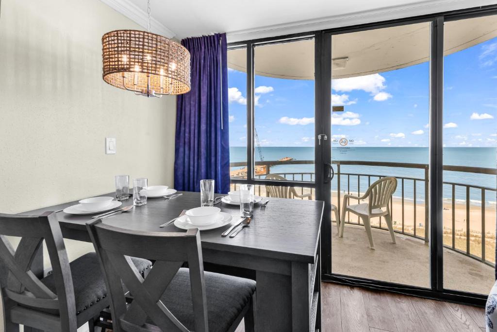 Myrtle Beach Apartment | Oceanfront Condo with Balcony