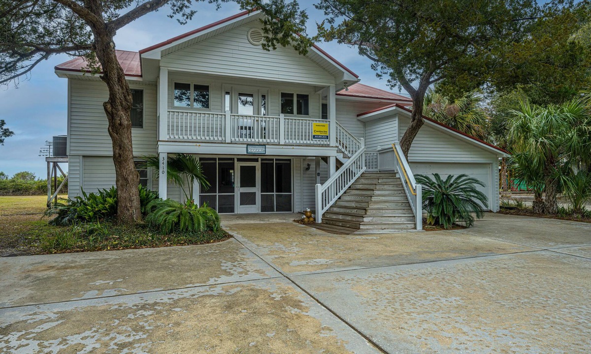 Edisto Island House | Oceanfront on the St. Helena Sound; Expansive Beach & Ocean Views; Screened Porch; Cable TV/WiFi