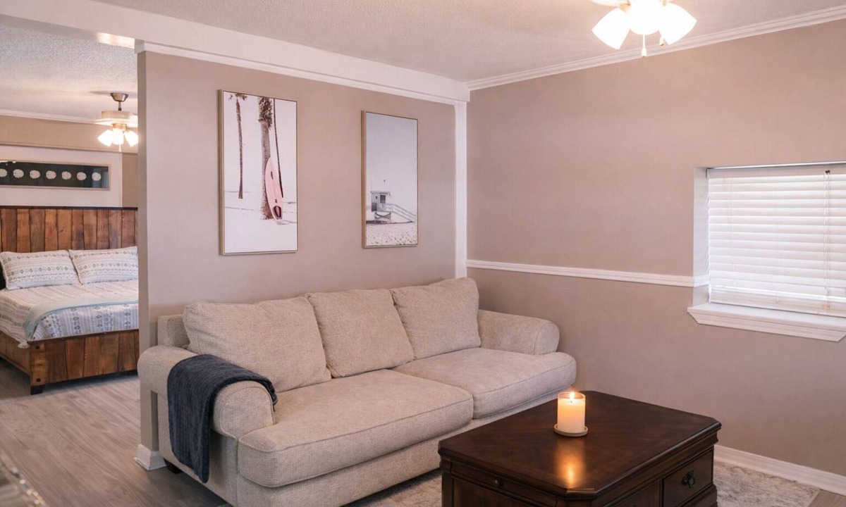 Hattiesburg House | OG Bungalow C in peaceful Hattiesburg - Queen bed, full living space & kitchen