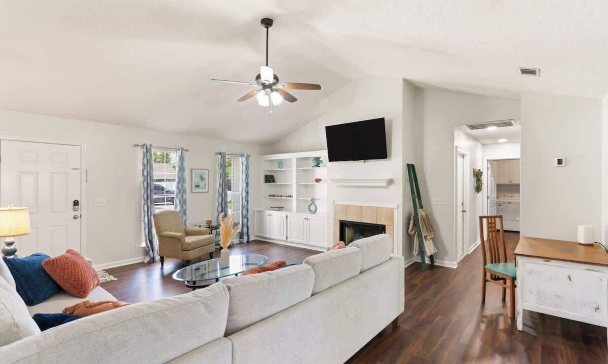 Brunswick House | Once Upon a Tide/2 King Beds/Centrally Located