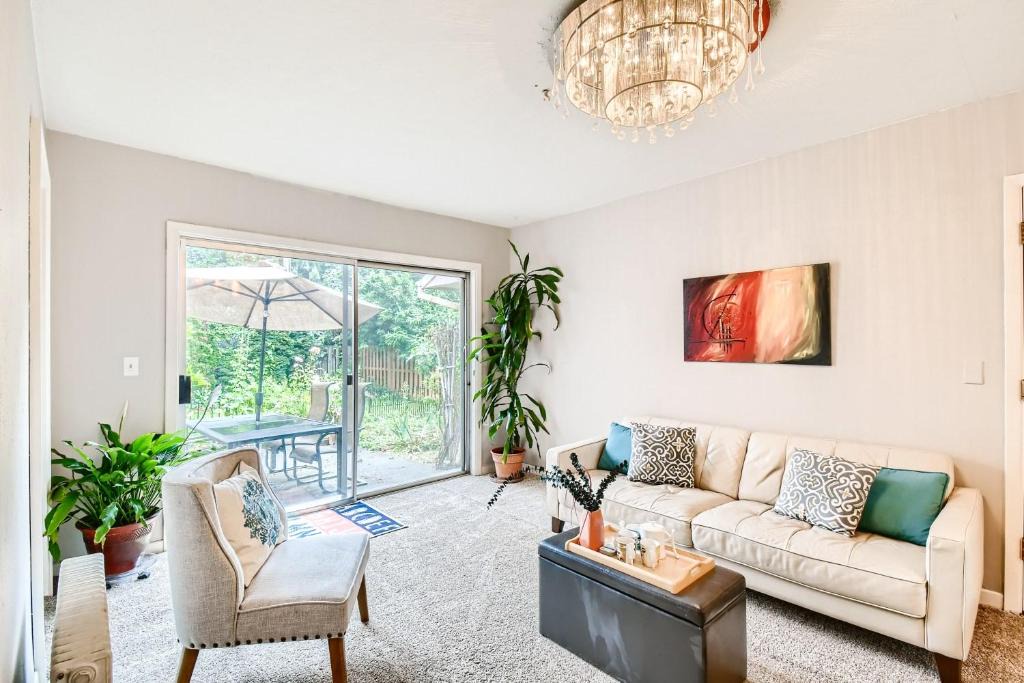 North Gresham House | Oregon Jade- 4 bedrooms one level house, EV outlet