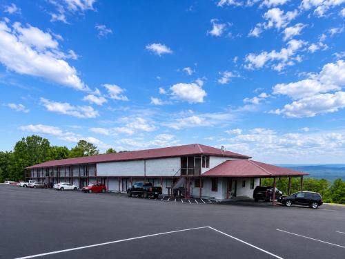 Guntersville Hotel | Overlook Mountain Inn