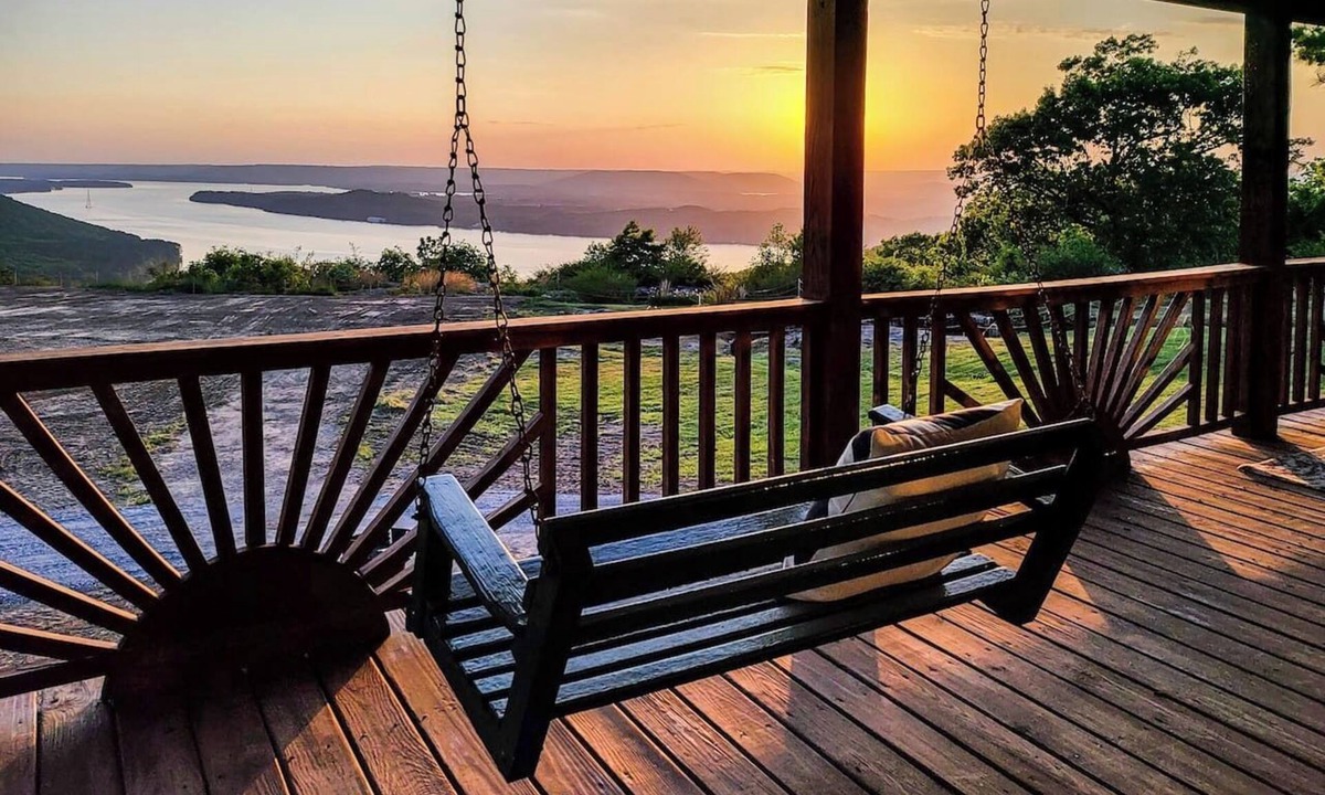 Section Cabin | Overlook Sleeps 9 :)