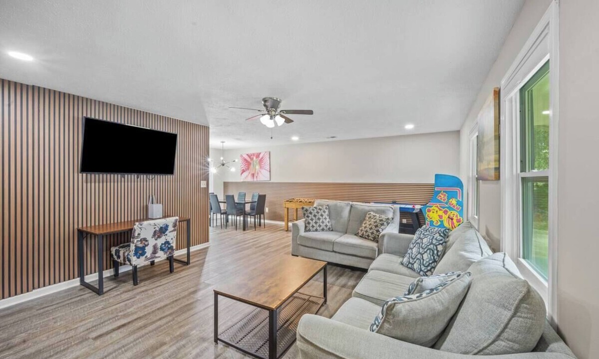 Powder Springs House | ★ PacMan Arcade, Fire Pit, Volleyball, Foosball★