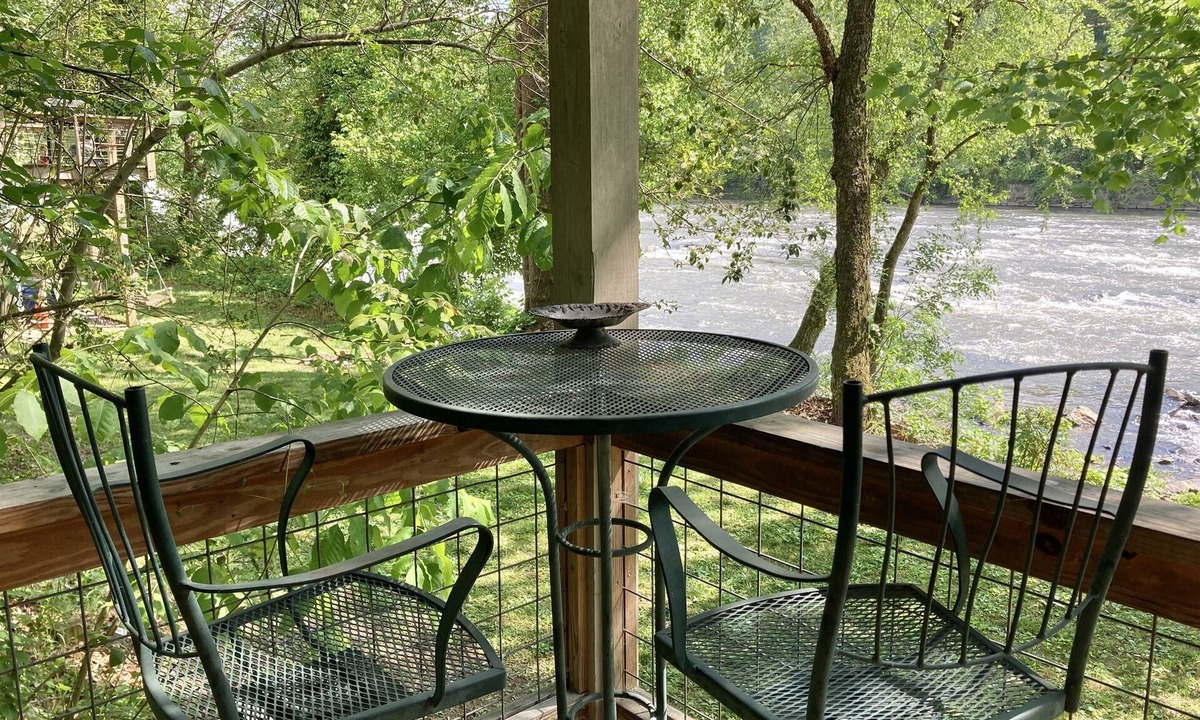 Alexander Cottage | Paddlers Paradise Cottage-Glamping on the River!