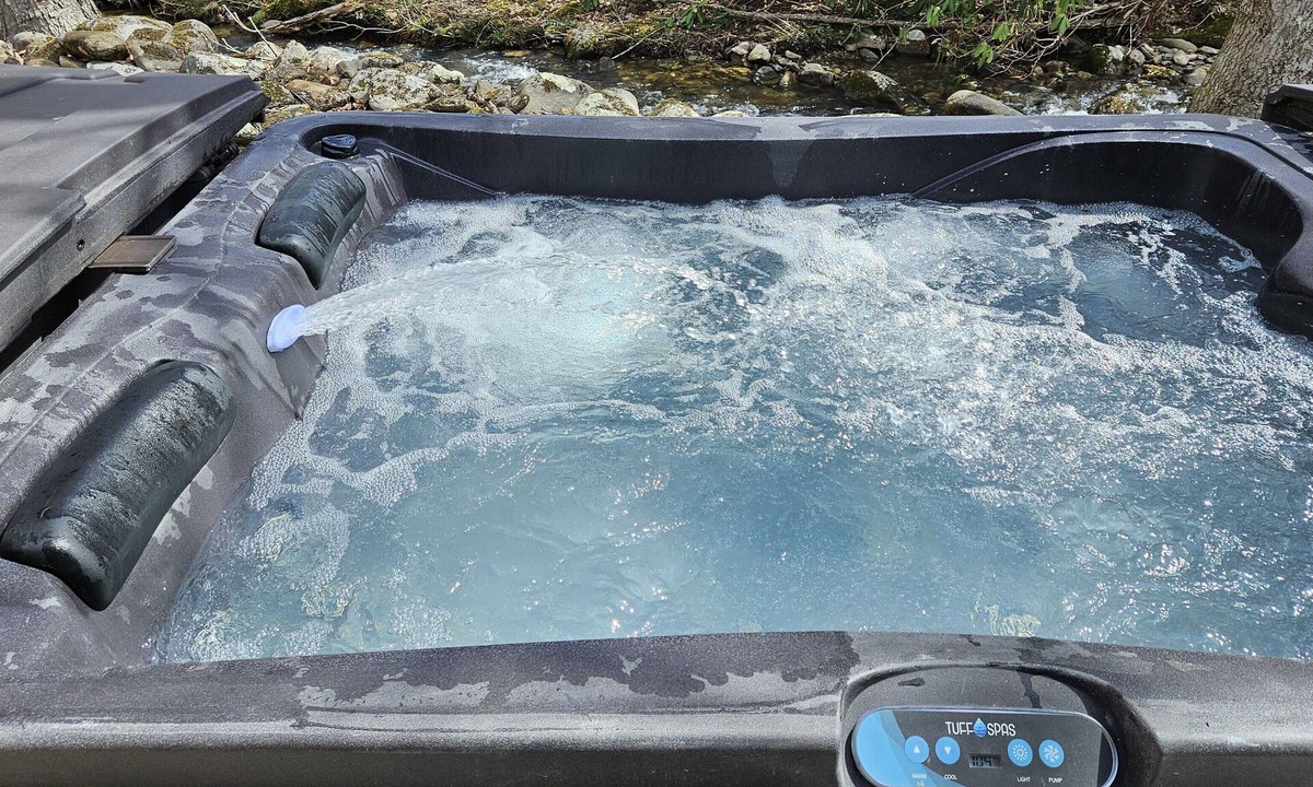 Cosby Cottage | Painted Sky- Pickleball Court, Creek, WIFI, Mountain Views, Starting at $79"