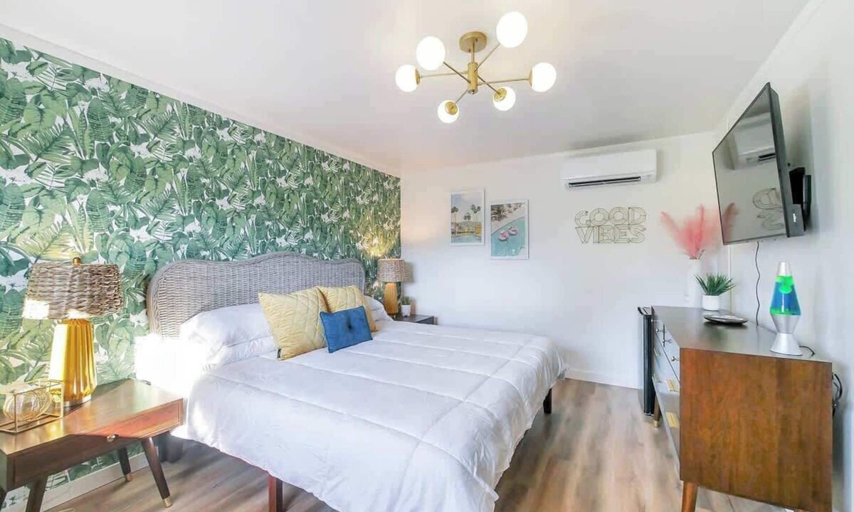 Trenton Hotel | Palm Springs King Suite Near Chattanooga Room#1
