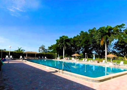 South Island Apartment | Palms of Bay Beach 4F