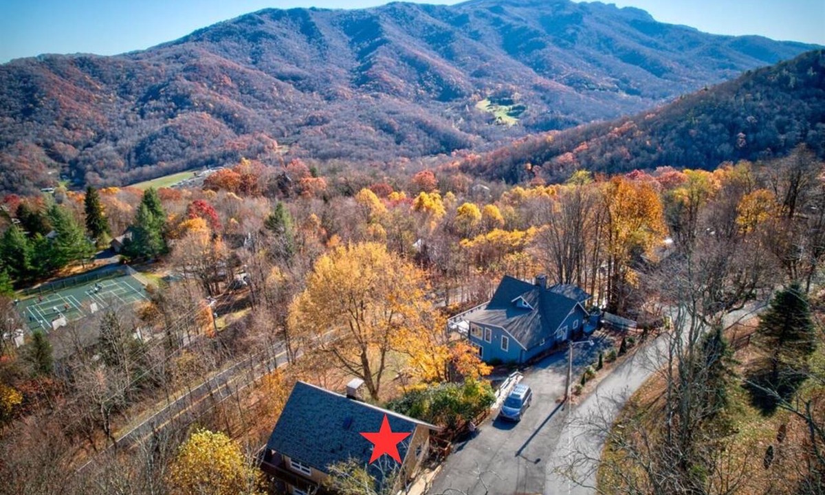 Seven Devils Cabin | PanoView Spa PoolTable Fireplace 2Kings Pickleball Arcade Fire Table Central