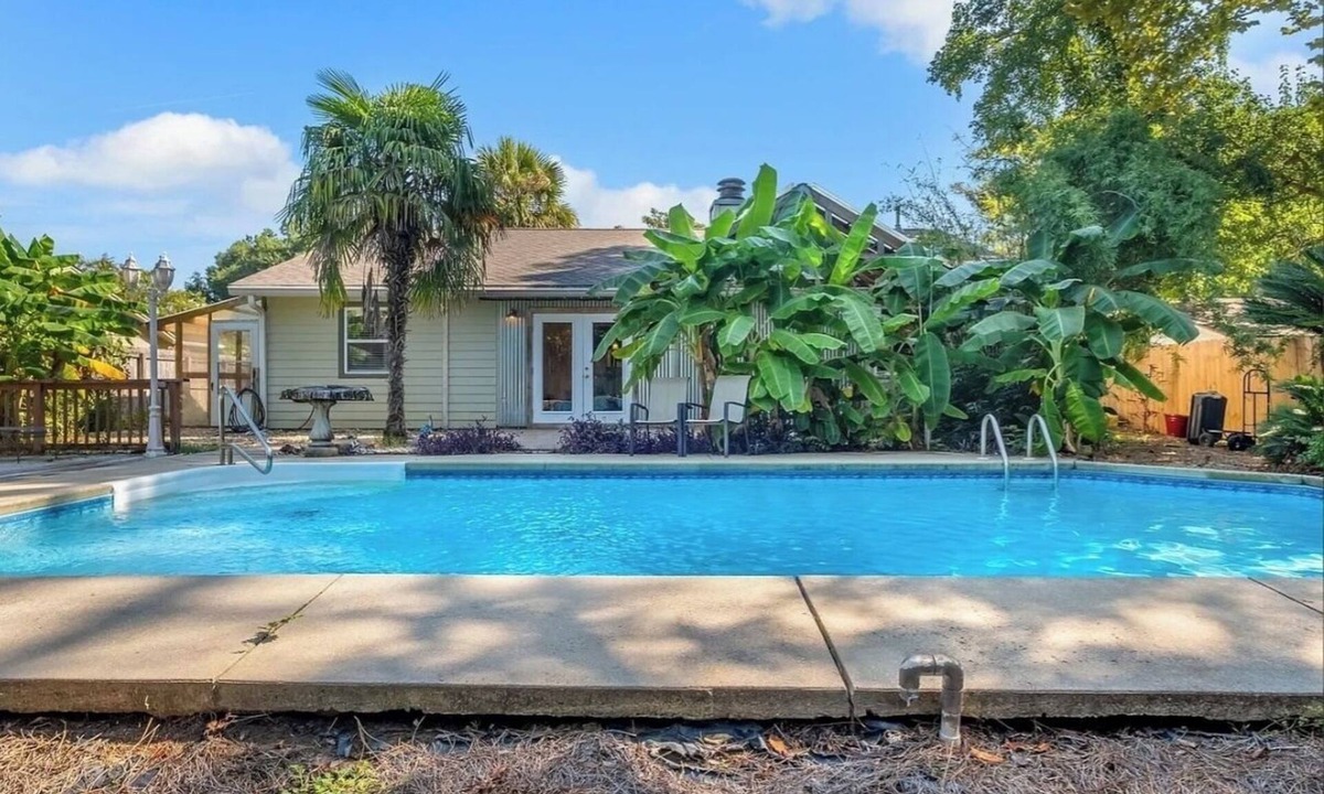 Tallahassee House | Paradise at the Oasis