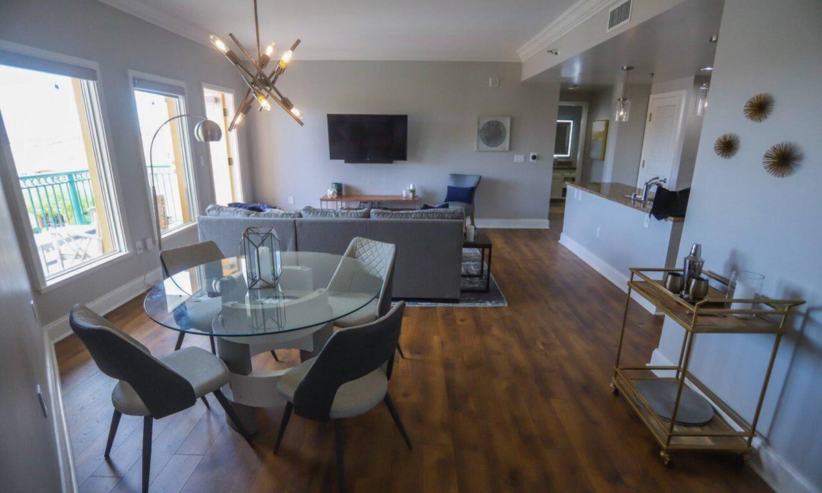 South Shore Condo | ★ Paradise. Modern. Lake View. Free 200 Dollar Gift Card