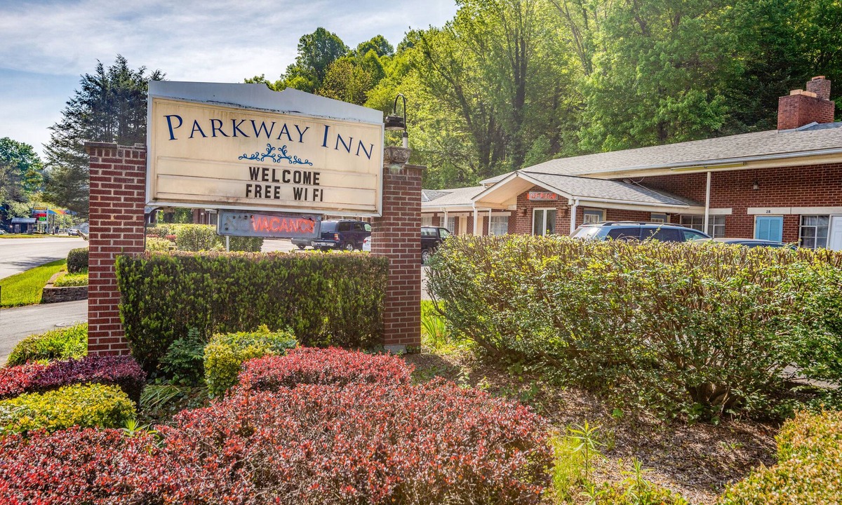 Waynesville Hotel | Parkway Inn
