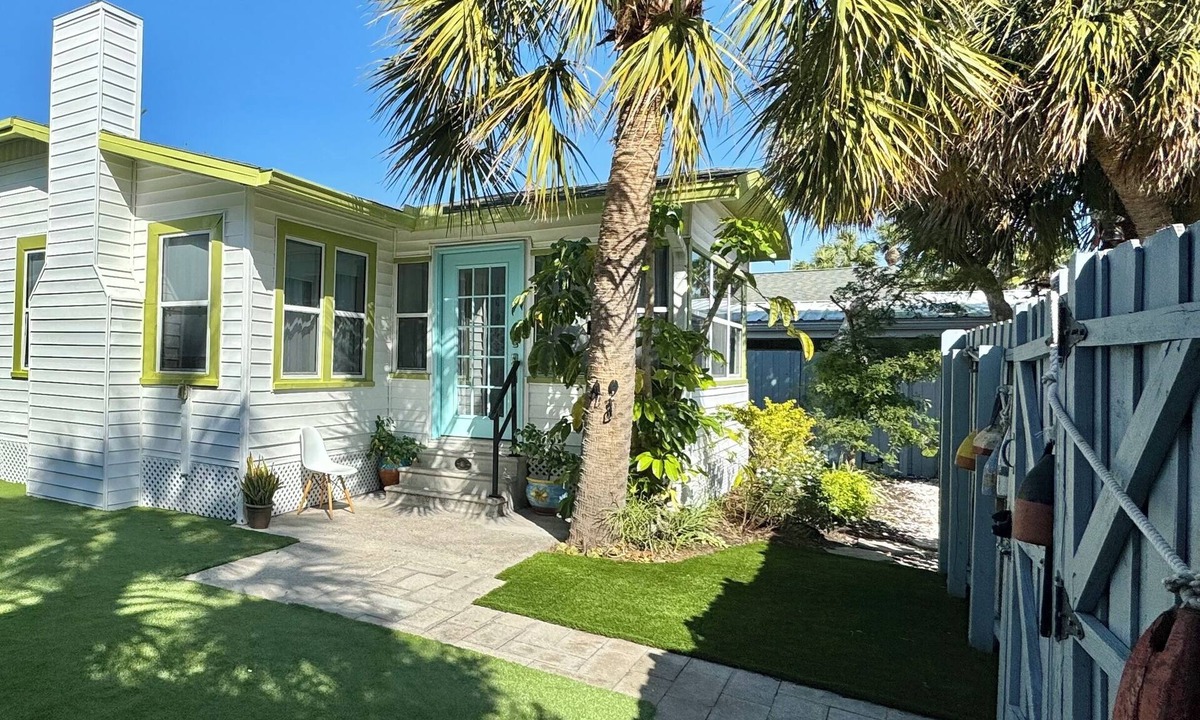 Pass-a-Grille House | Pass a Grille Paradise Steps from Beach