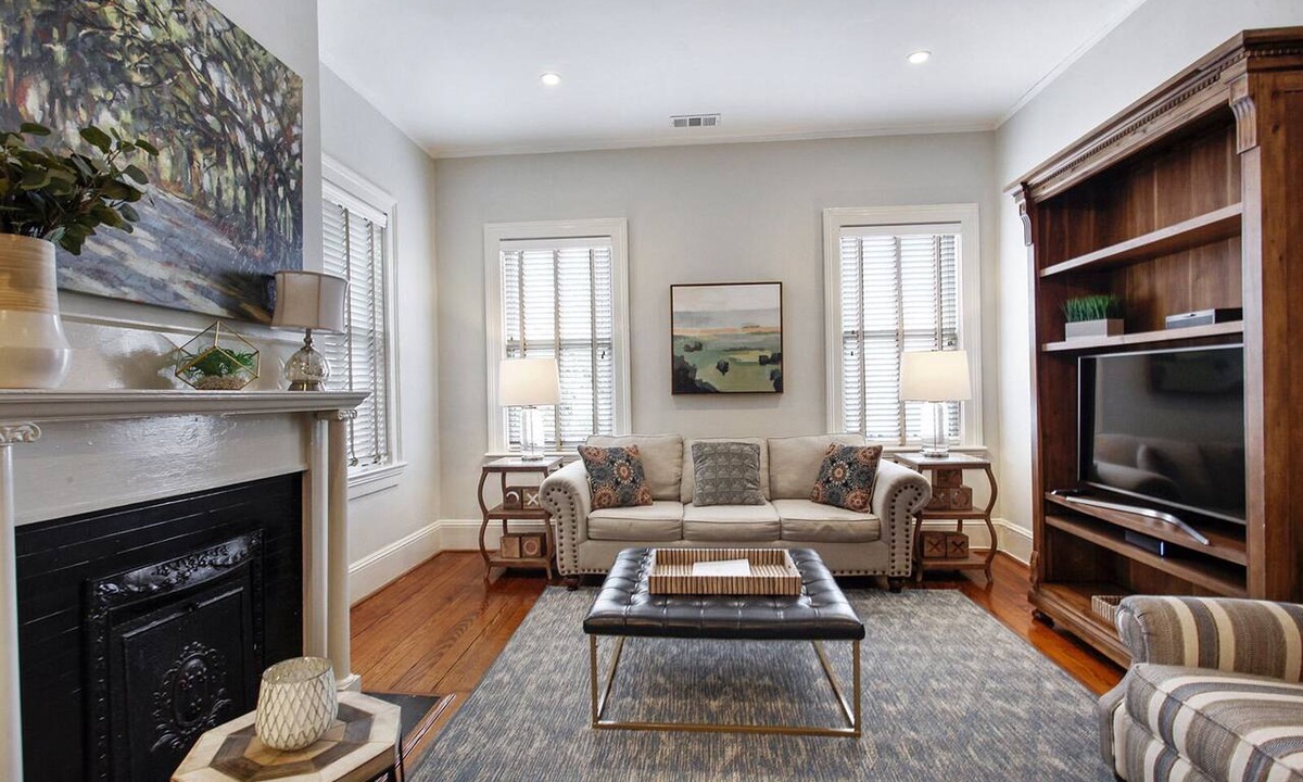 Historic Downtown Savannah Apartment | Peaceful & Beautiful Upper Apt! 2 Private Balconies!
