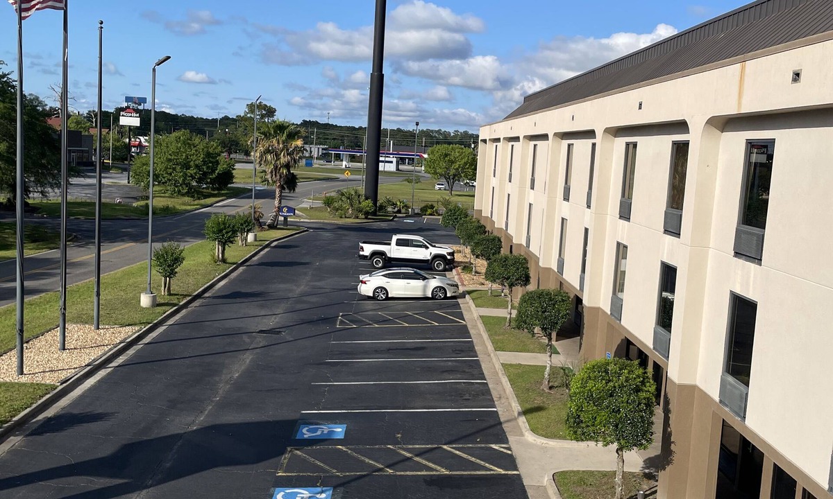 Dock Junction Hotel | Peaceful hotel close to downtown Brunswick, St. Simons, Jekyll and Sea Island.